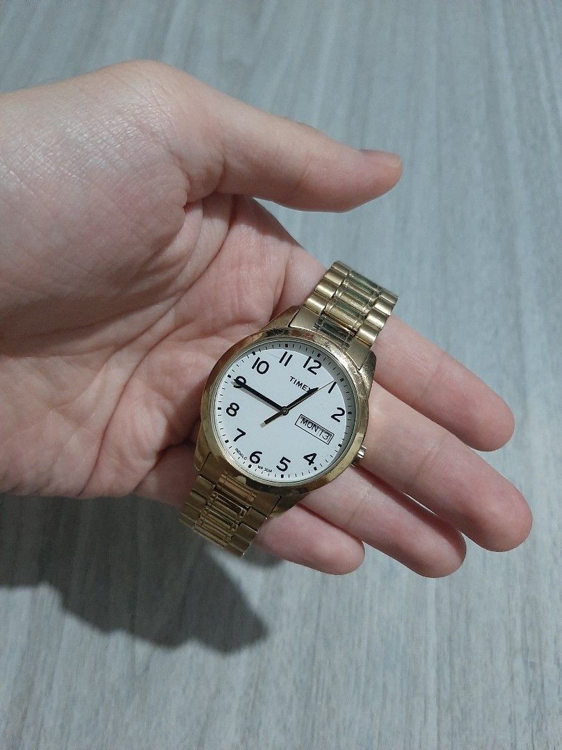 Original Timex Easy Reader Indiglo Classic Men's Watch (Category: Men's Watches) located in Mandaluyong City. Submitted by time_machine28 (Listing ID 1448029317, Image 2). Description: SALE... SALE ... SALE SALE... SALE ... SALE 1,860 pesos only Timex easy reader indiglo original / legit brand new condition 9.5/10 ratings selling low watch only gold tone white dial expanded strap size 36mm fits up to 7 inches wrist bought in us for men srp 5.8k m