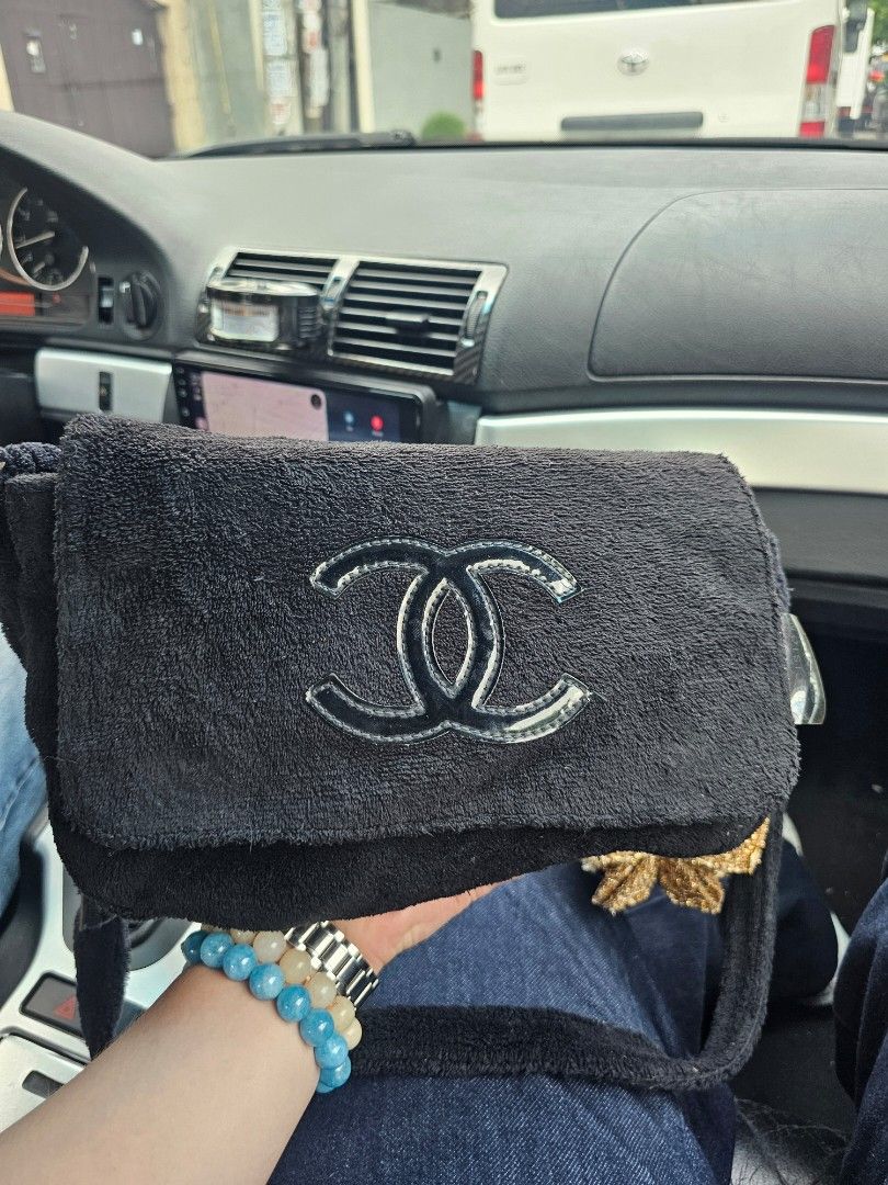 Original Vintage Chanel RUSH SALE (Category: Luxury Bags & Wallets) located in Quezon City. Submitted by sherockxx (Listing ID 1447899306, Image 3). Description: Great for collectors. Super nice in actual. Selling low. No longer using. On hand.and ready to ship plus fees..