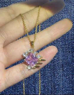 (Category: ) located in . Submitted by ChloeKawaiihome (Listing ID 1447884166, Image 1). Description: .