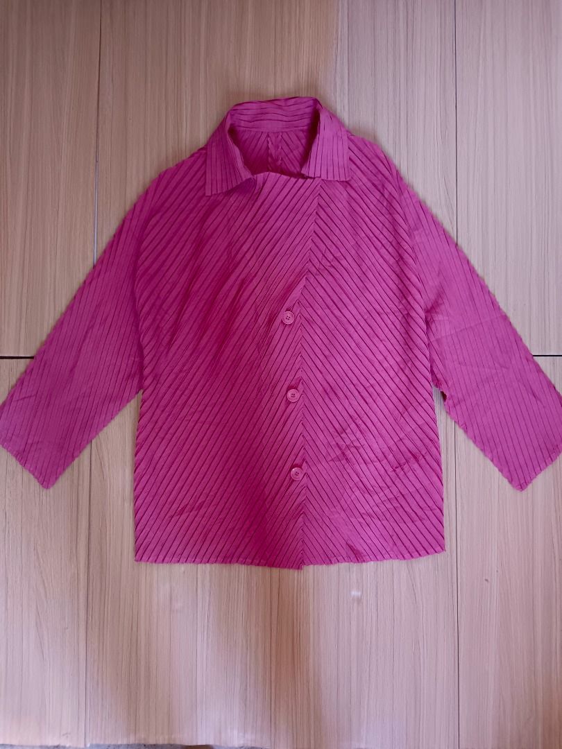 Pleatsme pink pleated top (Category: Longsleeves) located in Davao. Submitted by plan-b (Listing ID 1447905222, Image 1). Description: Size - L women's Good condition.