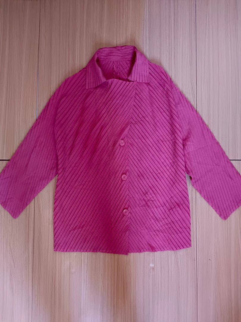 Pleatsme pink pleated top (Category: Longsleeves) located in Davao. Submitted by plan-b (Listing ID 1447905222, Image 2). Description: Size - L women's Good condition.
