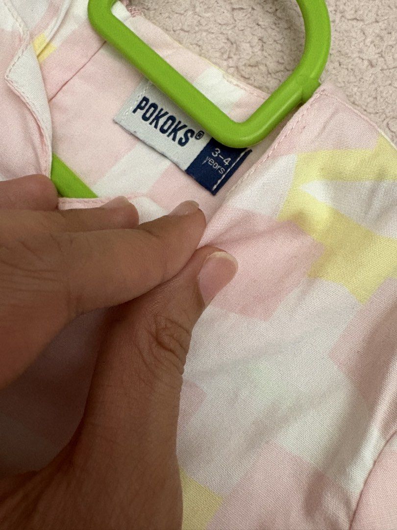 POKOK KIDS (Category: Baju Kurung & sets) located in Lumut. Submitted by tradesybys (Listing ID 1447925577, Image 3). Description: Anak i 5y and 2y both is smoll and thin so 3-4years can git untill 6y or above sbb baju kurung pahang. Another one baby size 12-18m should be rompers design but i alter become 2 lieces. Can ask for measurement :).