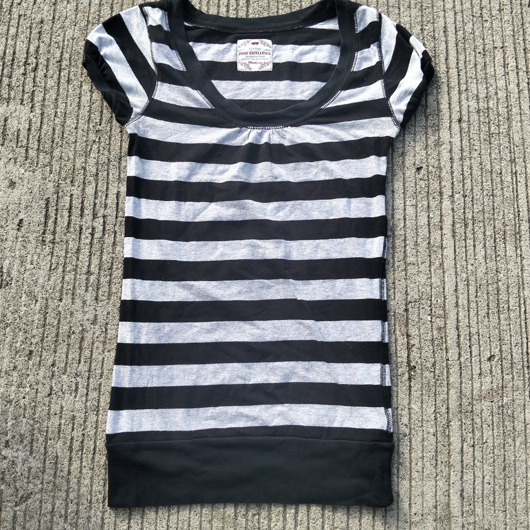 POOF EXCELLENCE STRIPPED TOP (Category: Shirts) located in Villasis. Submitted by maibean_ (Listing ID 1447977308, Image 1). Description: Stripped black and White Top no issues size: M on tag (can fit xs-m) fitted type.