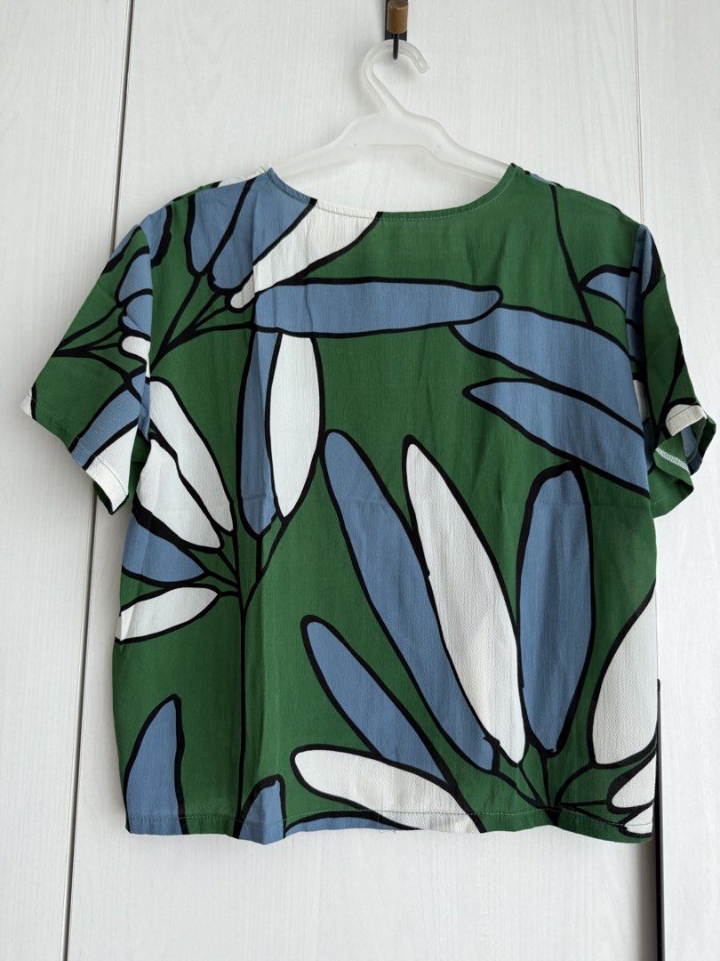 Printed V-Neck Top with Cut-out Detail (Category: Blouses) located in Manila. Submitted by qfclutz (Listing ID 1447983022, Image 3). Description: - Unique V-neck with cut-out detail with abstract print - Lightweight fabric - Easily pairs with pants or skirts - Available in 3 color options (red, green, dark blue) - BUY ALL 3 COLORS FOR ONLY P1,000 .