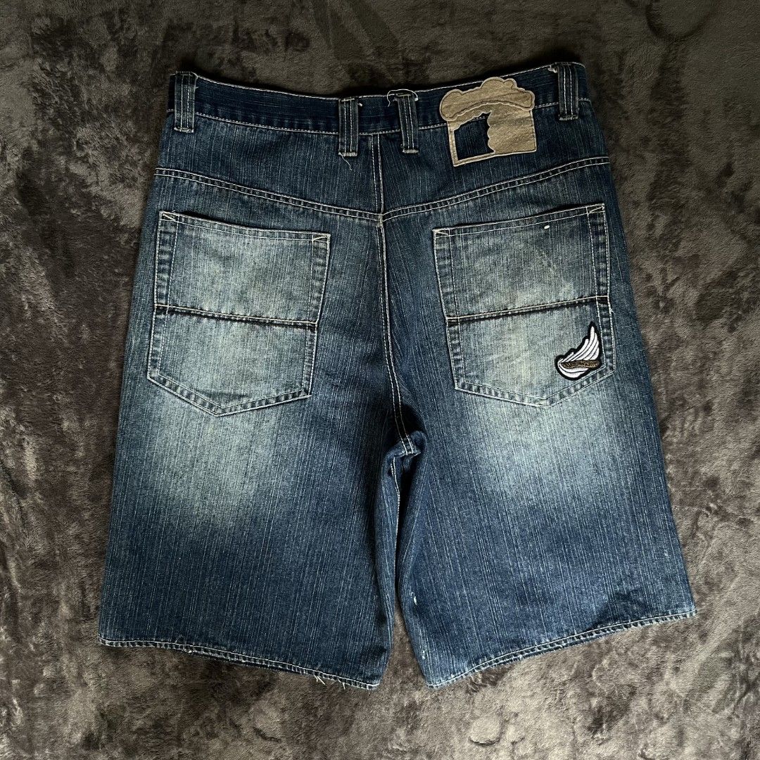 Raw Blue denim mid wash (southpole vibes) (Category: Shorts) located in Cabiao. Submitted by aeclark (Listing ID 1448069433, Image 3). Description: Size 34 Baggy Short Excellent Condition 10/10 color rate all working zipper and buttons.