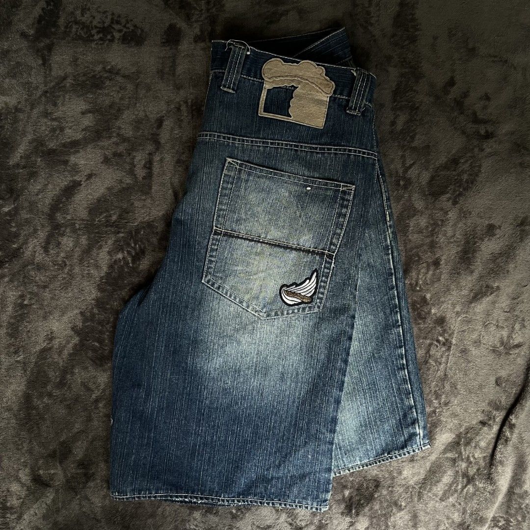 Raw Blue denim mid wash (southpole vibes) (Category: Shorts) located in Cabiao. Submitted by aeclark (Listing ID 1448069433, Image 2). Description: Size 34 Baggy Short Excellent Condition 10/10 color rate all working zipper and buttons.