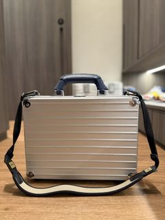 (Category: ) located in . Submitted by lvmh.collector (Listing ID 1435860837, Image 1). Description: .