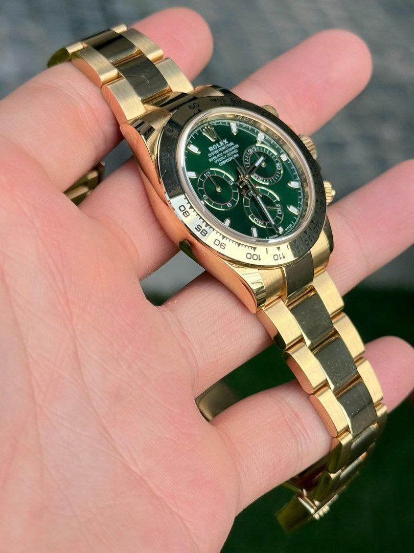 Rolex Daytona 116508 John Mayer 2022 Used (Category: Watches) located in Singapore. Submitted by spacetime1688 (Listing ID 1447966037, Image 3). Description: 🔥Rolex Daytona 116508 绿金迪 Model : 116508 Size : 40MM Year : 2022 Condition: 9.9/10 Price : 96,000SGD .