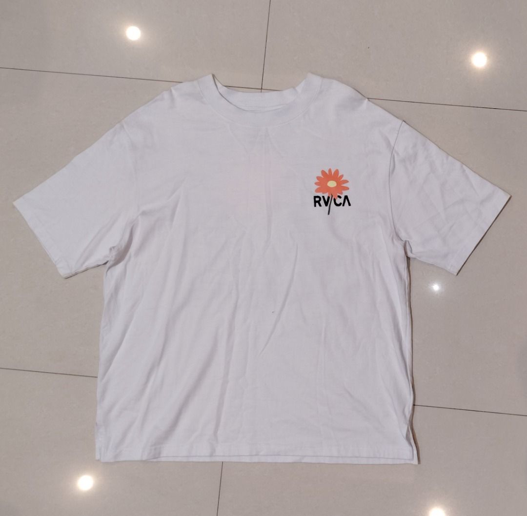 RVCA BREAK OUT Oversized Side Slit Short Sleeve Tee (Category: Tshirts & Polo Shirts ) located in Bacolor. Submitted by thriftyperminute (Listing ID 1448037778, Image 3). Description: -May very faint na yellow stain sa harapan. Di halata. See last pic. -This is a pre-loved or thrifted item so please manage your expectations. -Color may slightly differ due to lighting or with the settings of the device used to view the photos -"Mine" now, pay now 