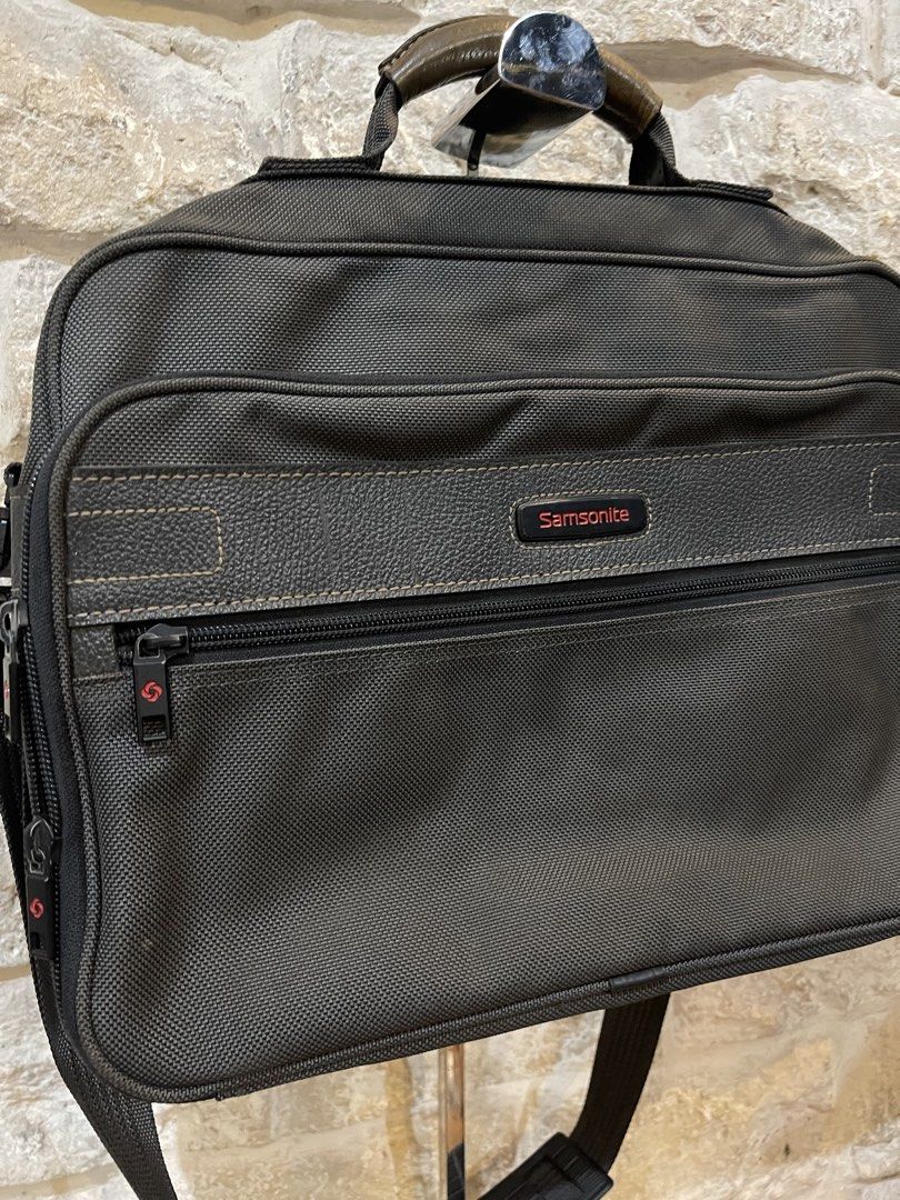 Samsonite Laptop bag L11x15 (Category: Laptop Bags & Sleeves) located in San Fernando. Submitted by japansurpluselyu (Listing ID 1447897284, Image 2). Description: .