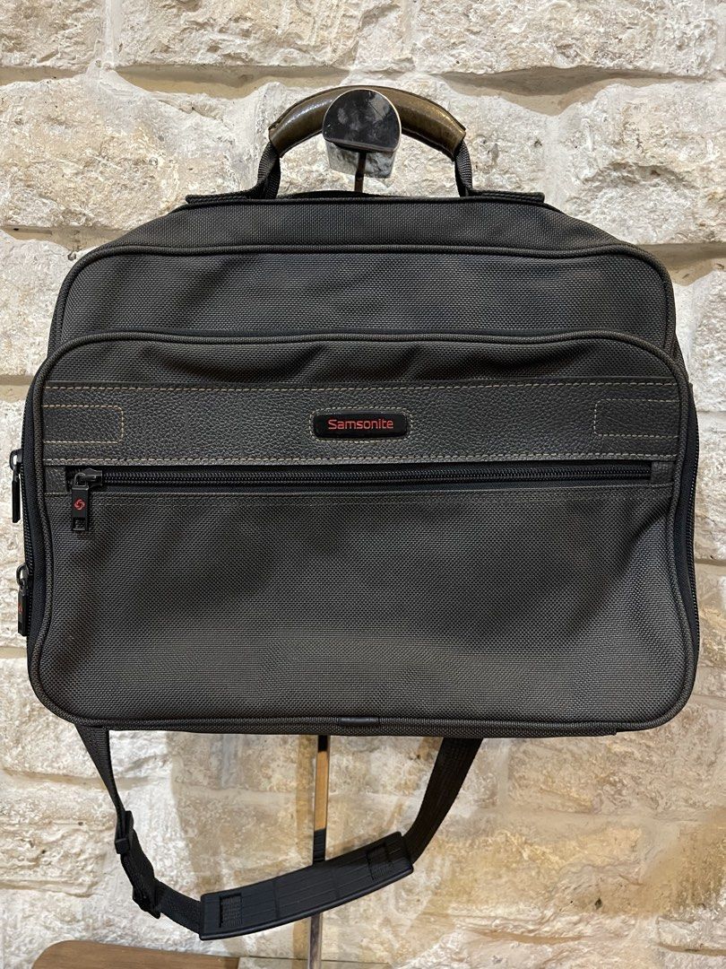 Samsonite Laptop bag L11x15 (Category: Laptop Bags & Sleeves) located in San Fernando. Submitted by japansurpluselyu (Listing ID 1447897284, Image 1). Description: .