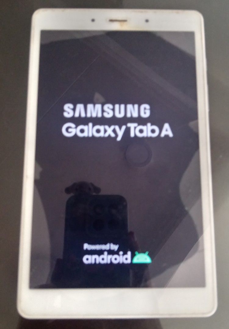 Price drop! Samsung Android Tablet 8 inches 2019 (Category: Android) located in Makati City. Submitted by giovandbertha1 (Listing ID 1447965029, Image 2). Description: - Samsung Galaxy Tab A - 8-inch display - 2019 model - White color - Good working condition - Ideal for everyday use.
