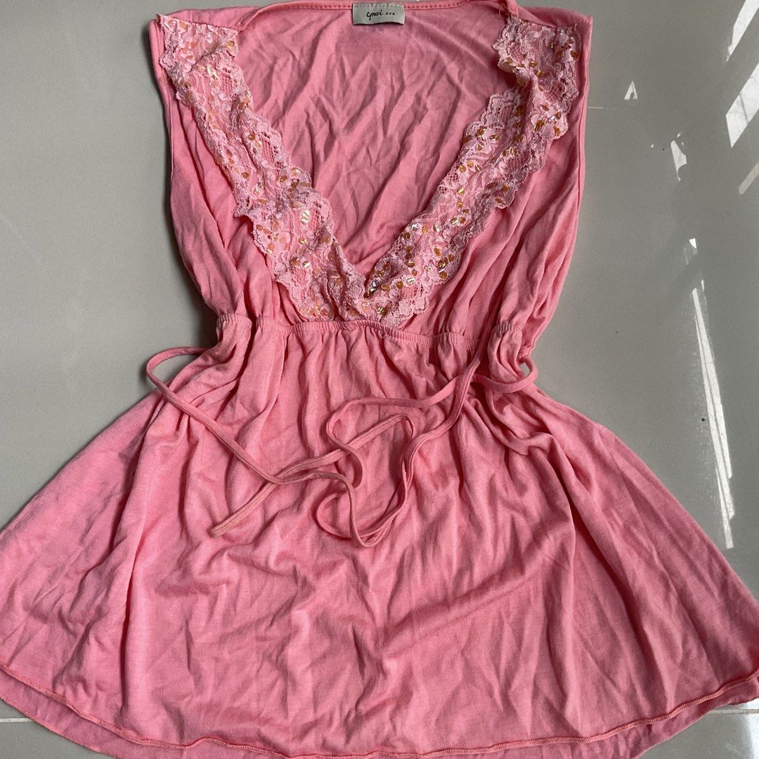 sequined y2k pink flowy top (Category: Others Tops) located in Valenzuela. Submitted by heroeia (Listing ID 1447955132, Image 1). Description: perf for summer 💝.