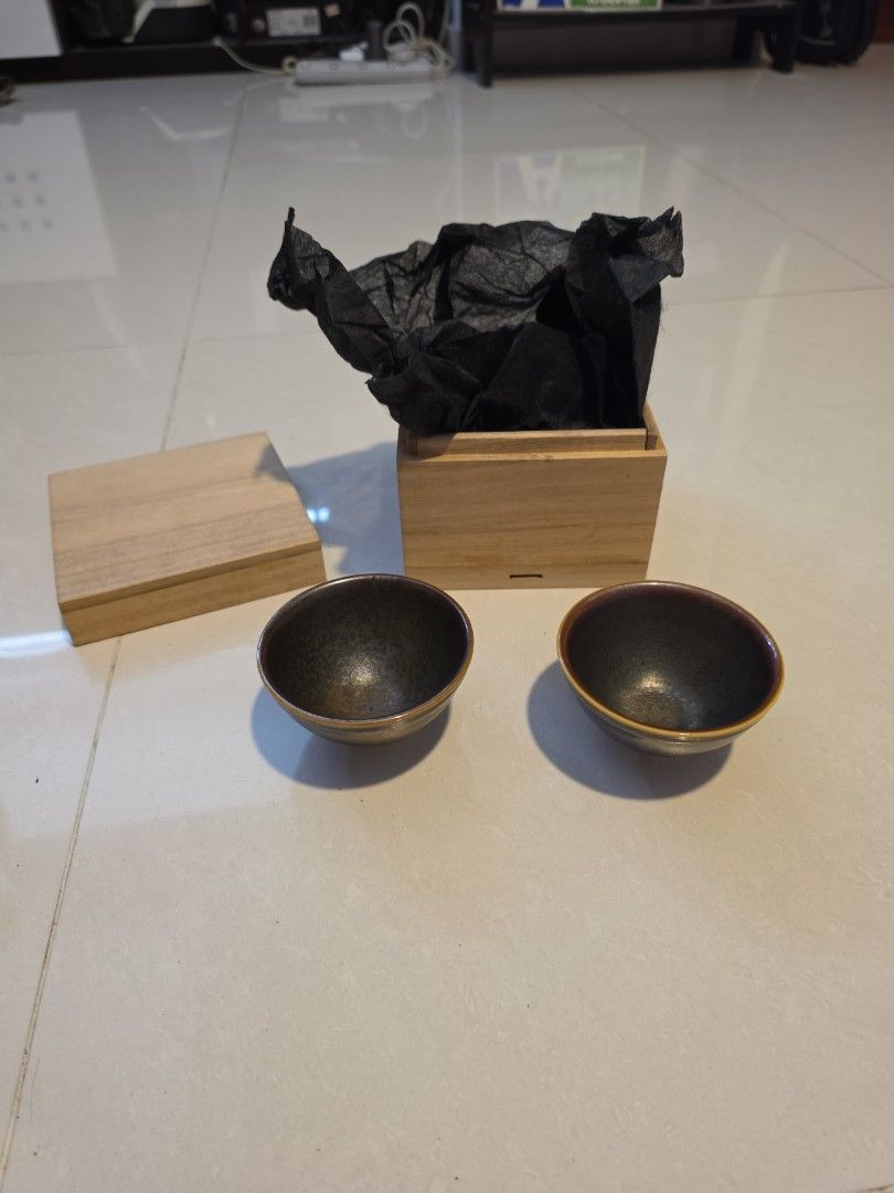 Set of 2 Ceramic Tea Cups  with Wooden Box