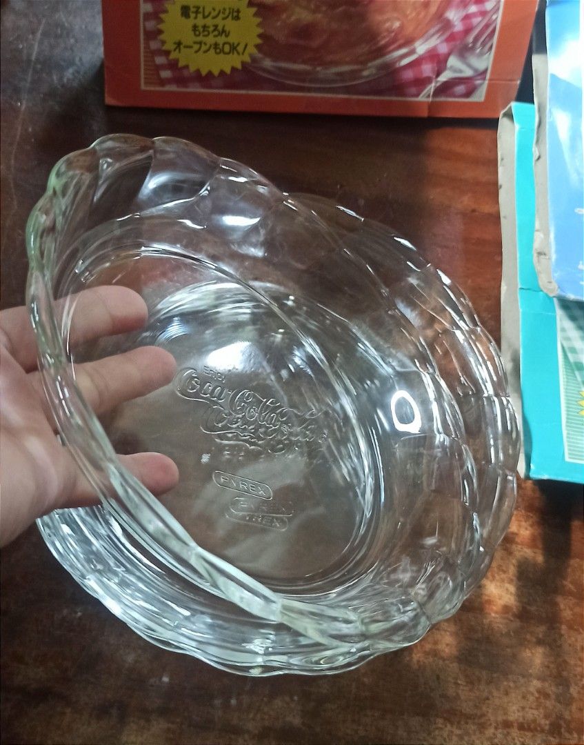 Set Pyrex Glass Pie Plate Dish (Category: Dinnerware & Cutlery) located in Iligan City. Submitted by mei.oredalas (Listing ID 1447955815, Image 2). Description: 19 cm d 3 pieces pie dish sold as set pyrex coca cola collab.