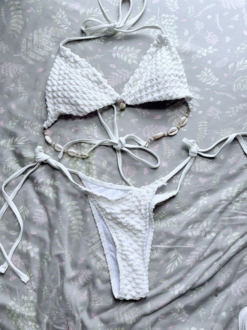shell bikini (Category: Bikinis & Swimsuits) located in Singapore. Submitted by kuwassu (Listing ID 1447956479, Image 1). Description: size xs adjustable and lightly padded! super cute details ☆ free mailing! ☆.