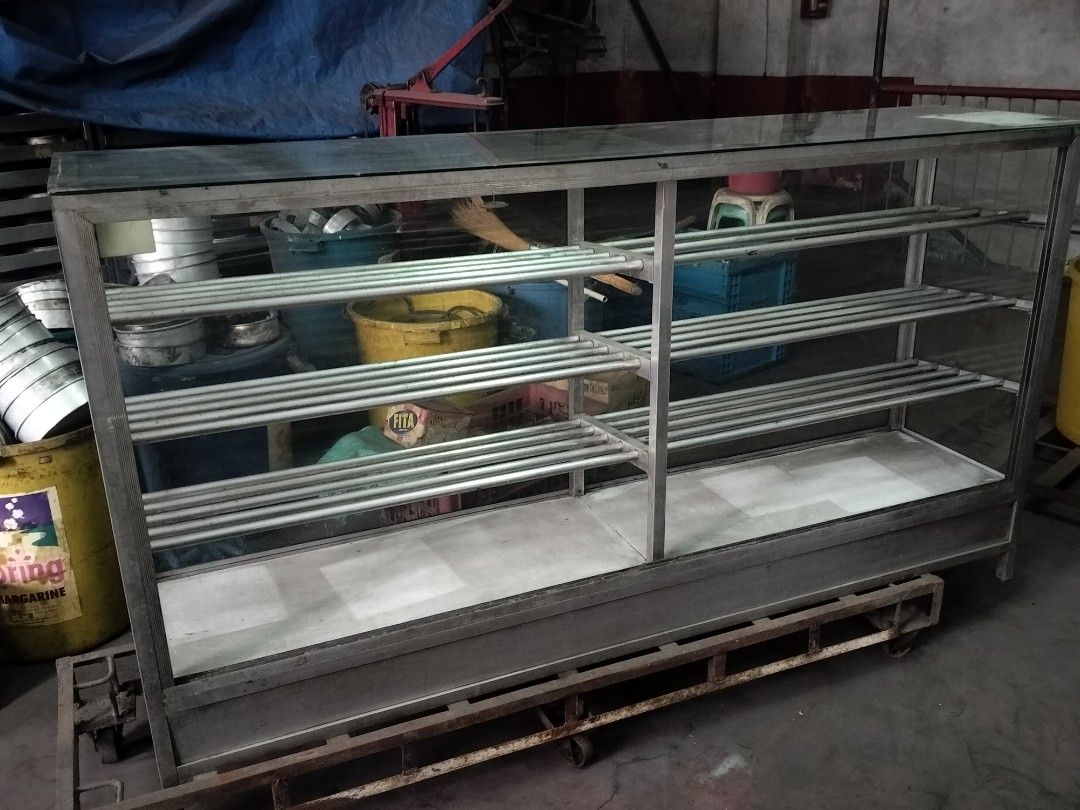 Showcase Alum and glass (Category: Looking For) located in Malabon City. Submitted by limbizkit247 (Listing ID 1448017727, Image 1). Description: Aluminum glass display showcase use in bakery.6 feet long,2 feet width,40"Height Without sliding door Asking P3500.Negotiable Monumento Caloocan City.