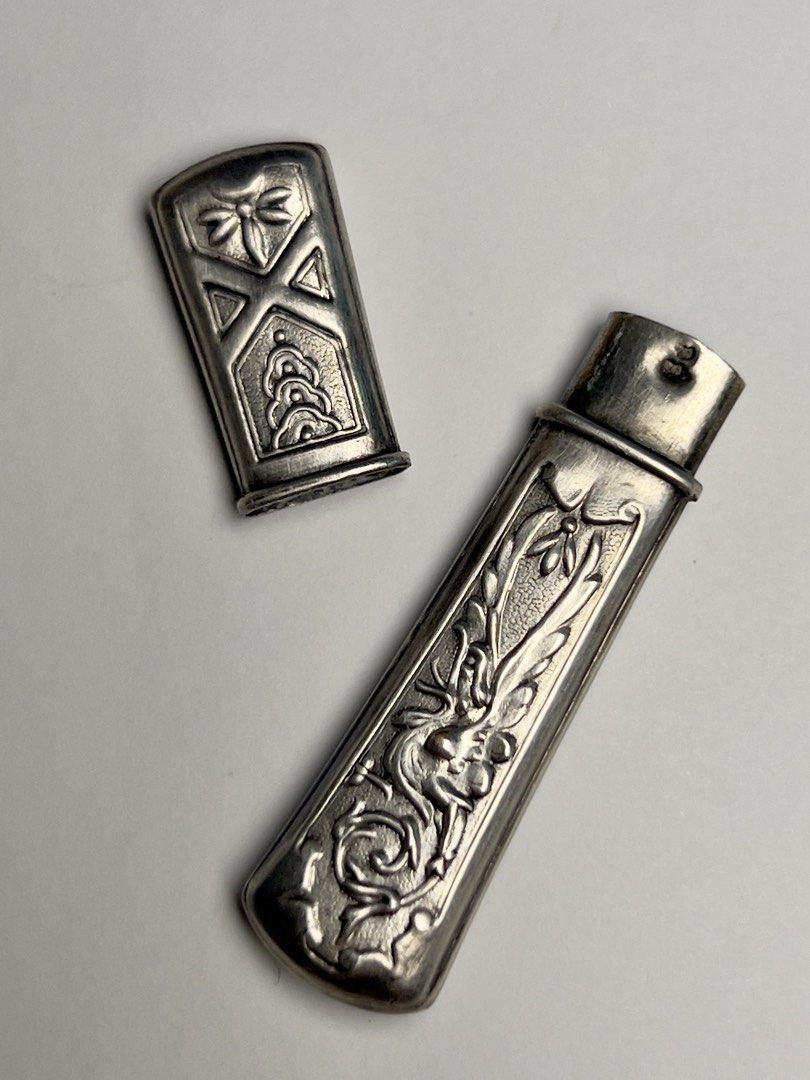 Solid silver needle holder （分類：文具及工藝 - 畫作及印刷品）位於 Hong Kong。 由 sideways_creations 提交（商品編號 1447972678，圖片 3）。簡介： From the 19th century 有銀標但不清楚，測試為純銀 尺寸見圖。
