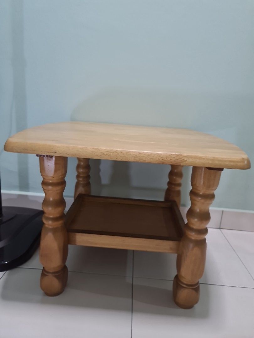Solid Wood coffee table (Category: Tables & Sets) located in Kuala Lumpur. Submitted by Yann33 (Listing ID 1447899270, Image 2). Description: Solid wood table as per picture size 60cm x 60cm x Height 45cm.