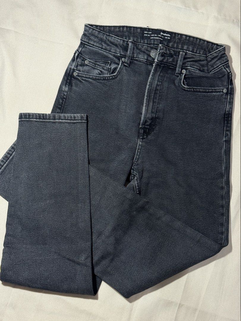 Stradivarius High Slip Black Denim Jeans (Category: Jeans) located in Valenzuela. Submitted by notjhoanna (Listing ID 1448055556, Image 1). Description: - Brand: Stradivarius - Fit: Slim Fit - Waist: 27-28" - Length: 39.5".