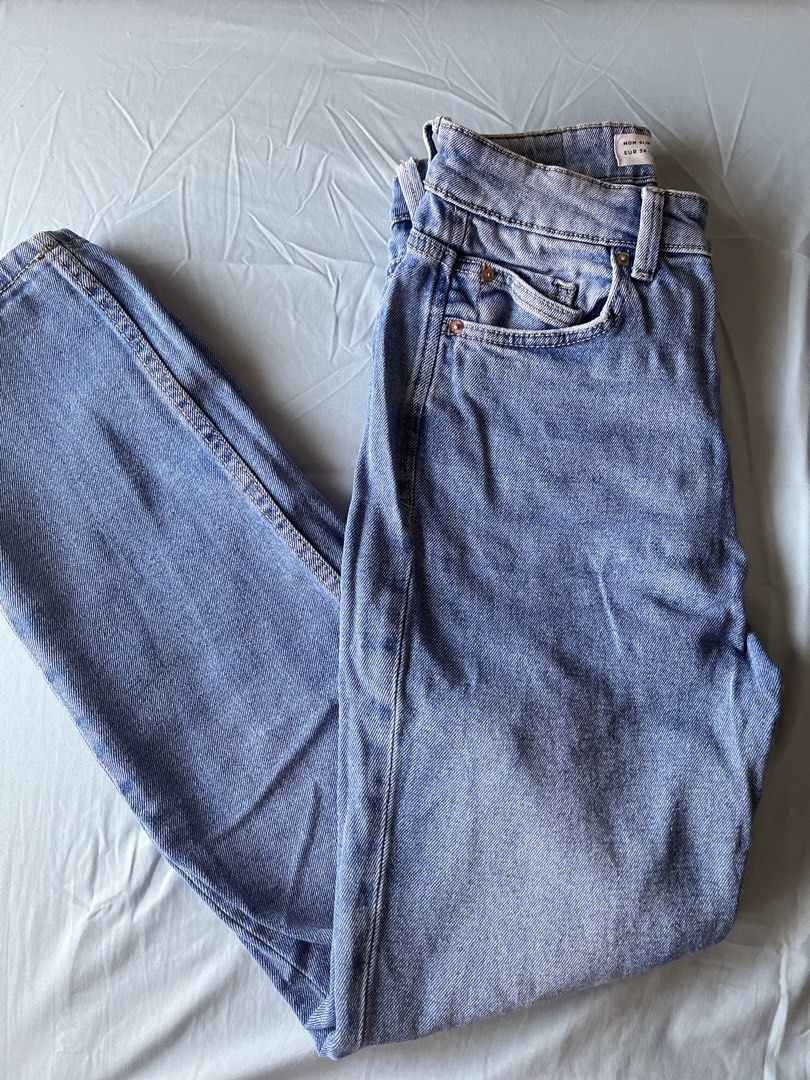 Stradivarius Mom Slim Jeans Light Blue Denim (Category: Jeans) located in Santa Rosa. Submitted by gelanicoleee (Listing ID 1447939359, Image 2). Description: - Brand: Stradivarius - Color: Light Blue - Style: Mom Slim Jeans - Fit: High-waisted, Straight Leg - Size: 26.