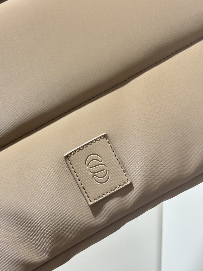 Straightforward Laptop Sleeve - Affogato (Category: Laptop Bags & Sleeves) located in Makati City. Submitted by shop.jsf (Listing ID 1447960626, Image 2). Description: - Brand new: Affogato color - Beige padded laptop sleeve - Fits laptops up to 15 inches - Secure zip closure - With pockets inside.