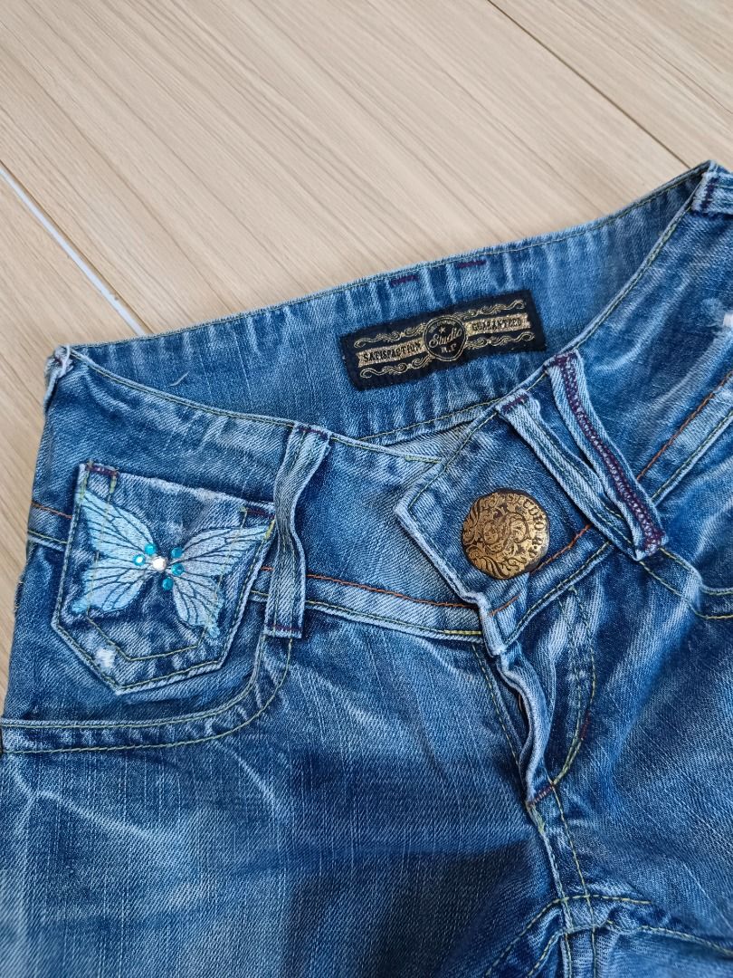 Studio jeans y2k flared jeans (Category: Jeans) located in Davao. Submitted by plan-b (Listing ID 1447972480, Image 3). Description: Size - 26-27 Length - 39 Distressed/embroidered.