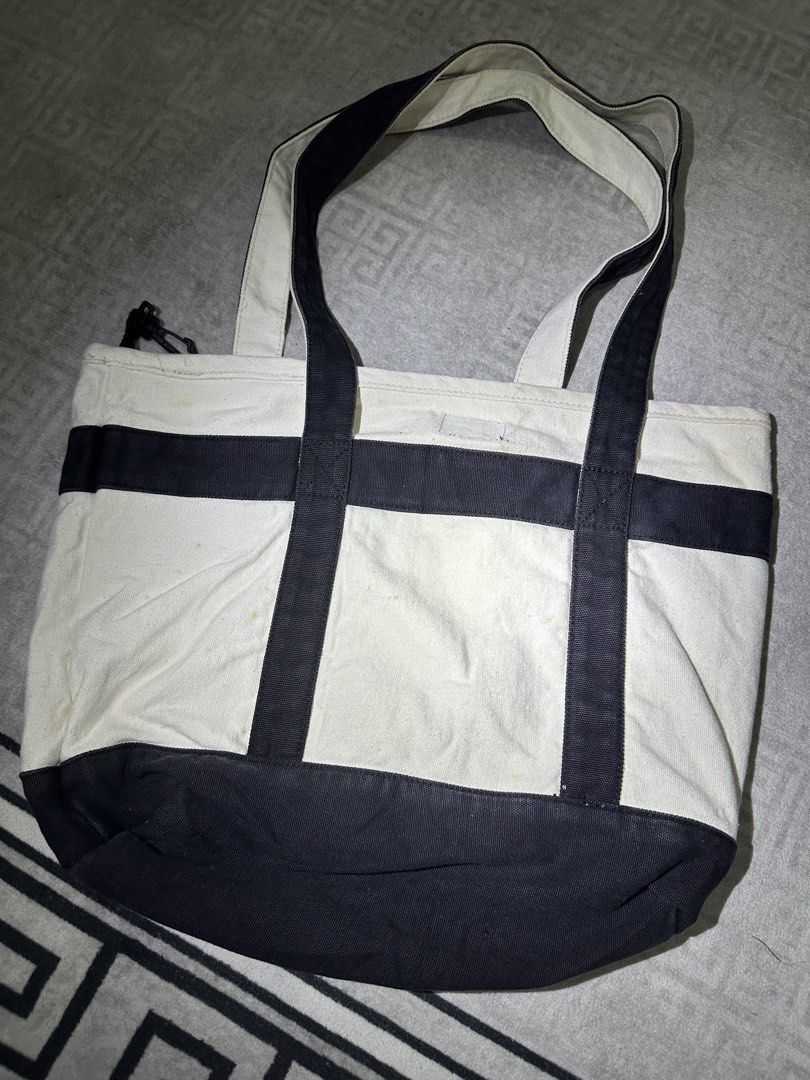 Stussy (Category: Tote Bags) located in Cherang Ruku. Submitted by hir747 (Listing ID 1447927534, Image 3). Description: Ad kotoran yg belum di cuci.