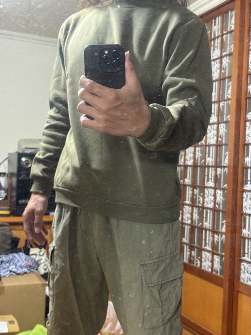 由 darren489765 (刊登 ID 1448062276，圖片 3) 提交，位於 桃園市 (Taoyuan) 的 休閒半高領保暖大學T (綠） (類別：帽Ｔ、大學T)，說明：。