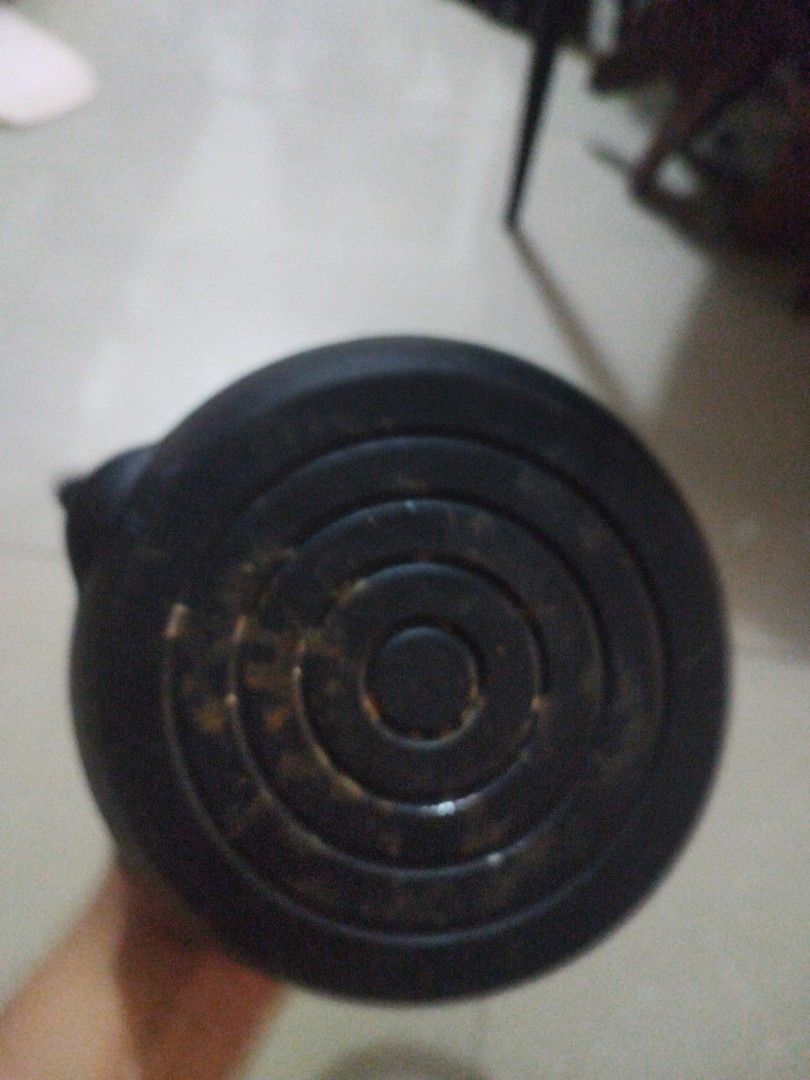 Tea pot cast iron (Category: Kettles & Airpots) located in San Rafael. Submitted by jflshoppe1989 (Listing ID 1447979546, Image 3). Description: .