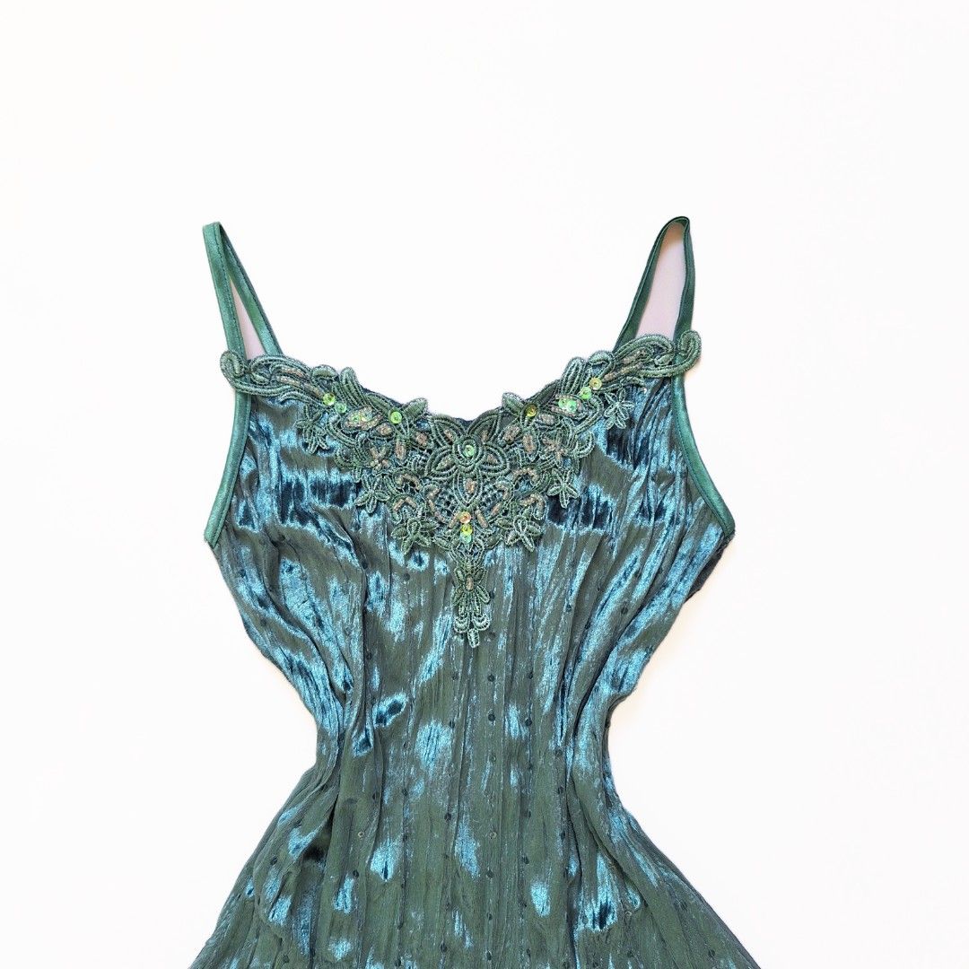 Y2k Velvet Beaded Cami Top (Category: Sleeveless) located in Tarlac. Submitted by cheesecaakee (Listing ID 1447900209, Image 2). Description: size: s-m price + sf mop: Gcash | MariBank mod: J&T.