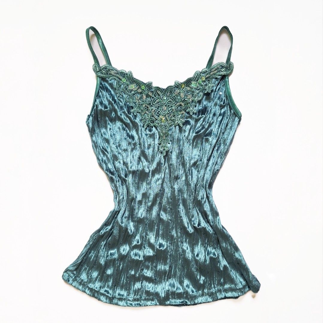Y2k Velvet Beaded Cami Top (Category: Sleeveless) located in Tarlac. Submitted by cheesecaakee (Listing ID 1447900209, Image 1). Description: size: s-m price + sf mop: Gcash | MariBank mod: J&T.