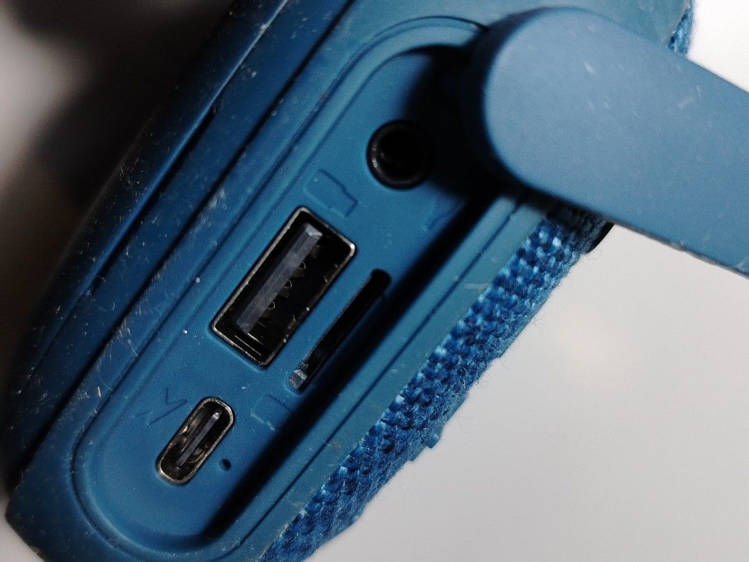 T&G Portable Bluetooth Speaker with USB, SD, AUX (Category: Soundbars, Speakers & Amplifiers) located in Quezon City. Submitted by 09277011179 (Listing ID 1447949397, Image 3). Description: - Blue T&G portable speaker - Stylish fabric finish - Convenient carry loop - Bluetooth connectivity - Additional playback options: USB, SD card, AUX ports - Compact and lightweight for easy portability - Perfect for enjoying music anywhere -missing earphones 