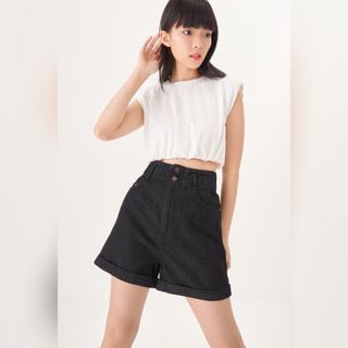(Category: ) located in . Submitted by kissmywardrobe (Listing ID 1447970663, Image 1). Description: .