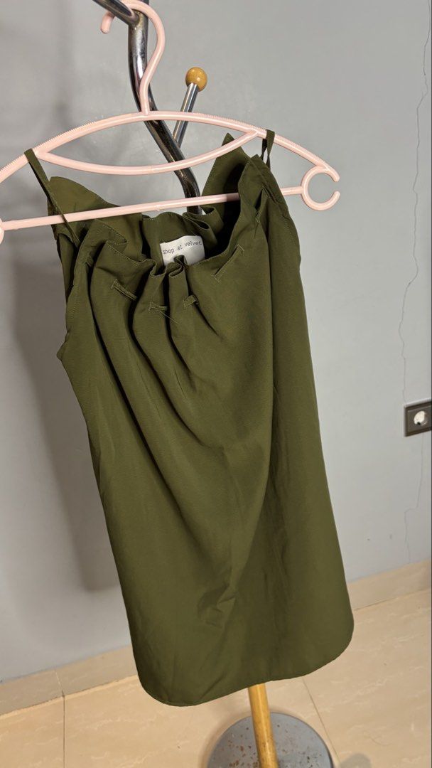 TOP SHOP AT VELVET (Kategori: Atasan) berada di Jakarta Pusat. Dikirim oleh glossyglossy (ID iklan 1447928476, Gambar 1). Deskripsi: BARU 2X PAKAI! WARNA MASIH BAGUS BGT.