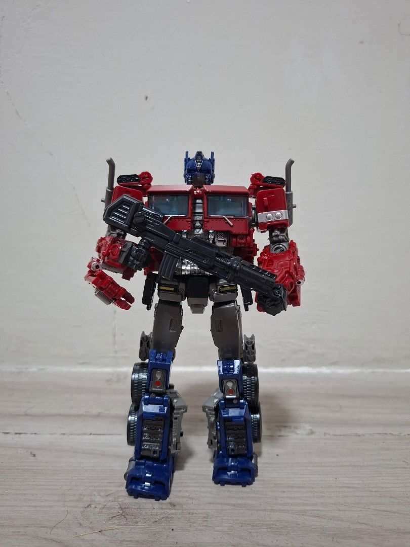 Transformers Optimus Prime (2018) [Aoyi] (Category: Figurines & Statues) located in San Fernando. Submitted by silverforest-63a2 (Listing ID 1447889446, Image 3). Description: Now available ONHAND! Transformers Optimus Prime from Bumblebee (2018) [Aoyi] Black Nemesis Prime also available Height: 17cm Disclaimer: This is not an official Hasbro product Don't hesitate to ask for more photos Mode/s of payment: Gcash or COD/COP (For LBC Only) Delivery