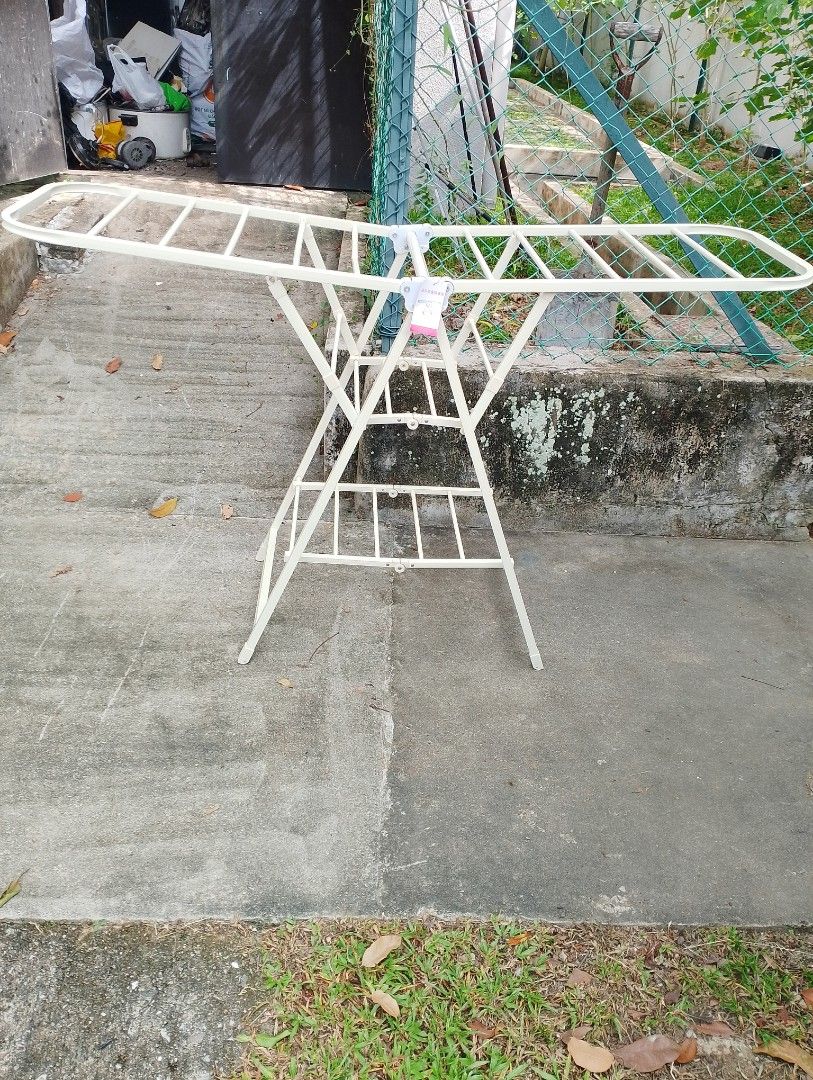 Tryar table (Category: Clothes Drying Rack) located in Singapore. Submitted by vastrabbit-014c (Listing ID 1448020947, Image 1). Description: .
