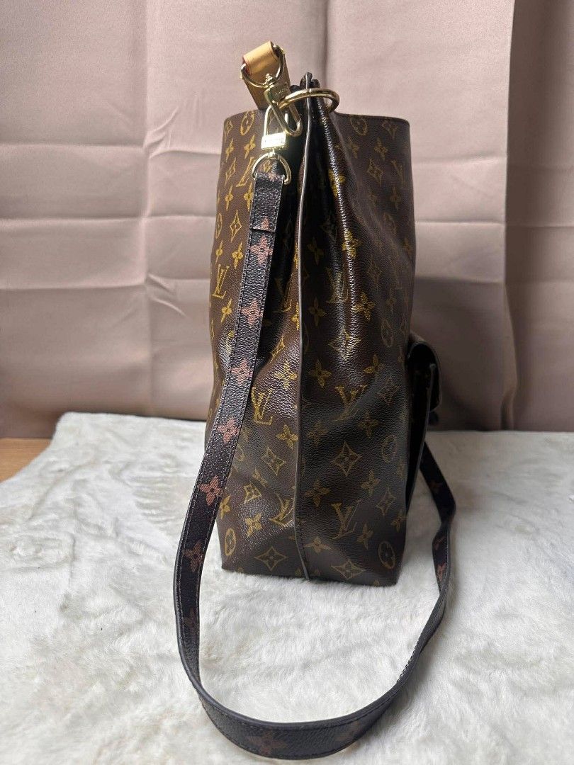 Ukay bag (Category: Luxury Bags & Wallets) located in Butuan. Submitted by leah_31.1994 (Listing ID 1448027886, Image 3). Description: in good condition 👜.