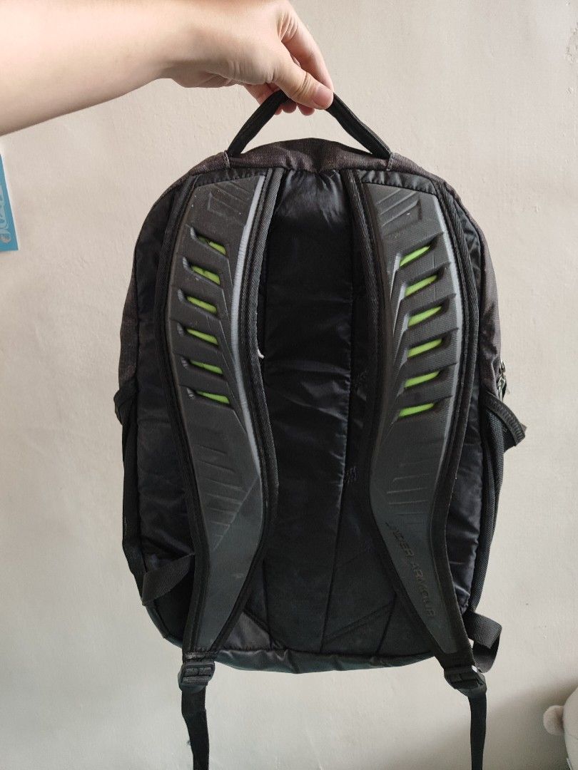 UNDER ARMOUR Backpack (Category: Backpacks) located in Zamboanga. Submitted by hirayangbuwan (Listing ID 1447978968, Image 2). Description: L: 56 cm W: 40 cm Original / Authentic Has small stain inside of the front zipper 5 Zippers all working No tears MOP: Gcash or Bank Transfer MOD: J&T.
