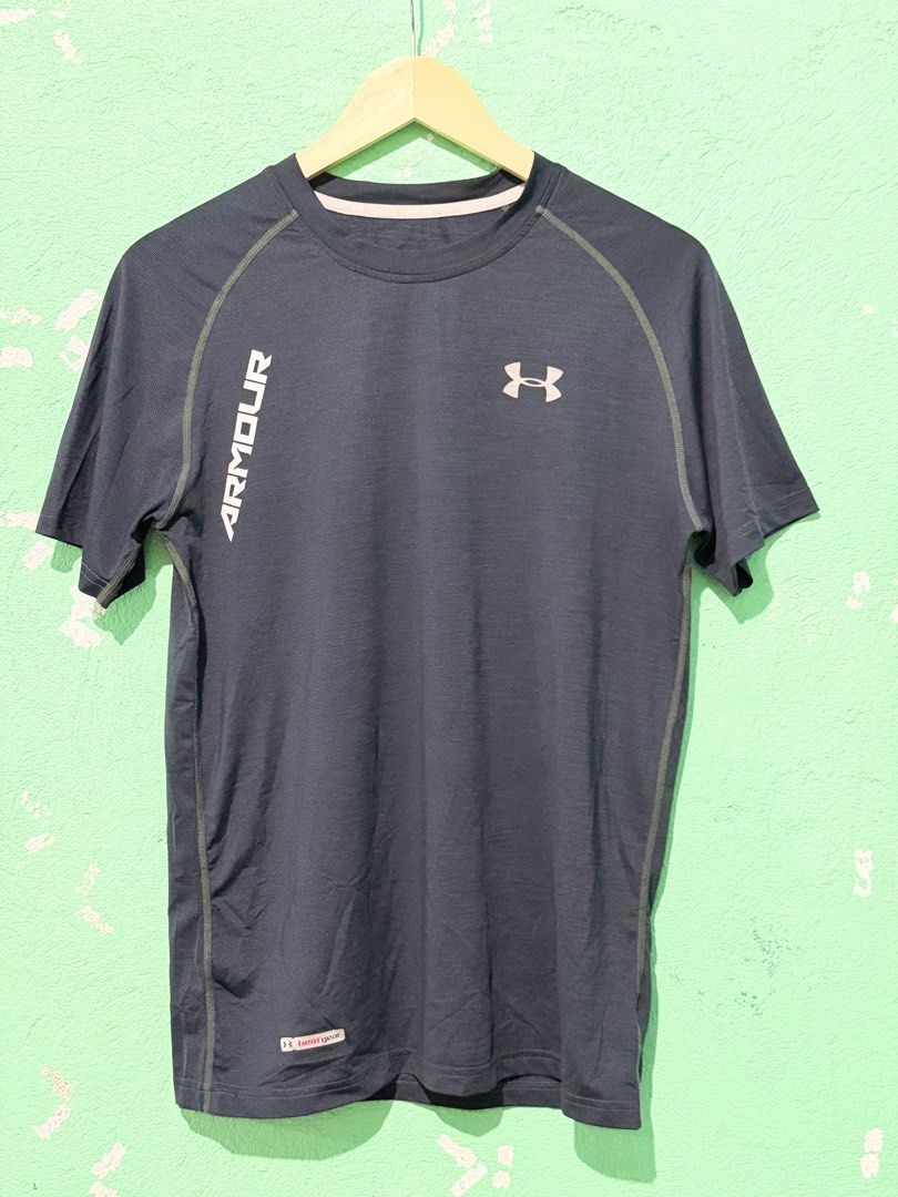 Under Armour Running Compression Tee (Category: Activewear) located in Baguio. Submitted by ragstorichesph (Listing ID 1448028524, Image 1). Description: under armour compression heat gear tee authentic excellent to as new 9.8/10 color condition W20 L28 (stretchable dri fit material) has minor hairlines on backhit but other than that no issues.