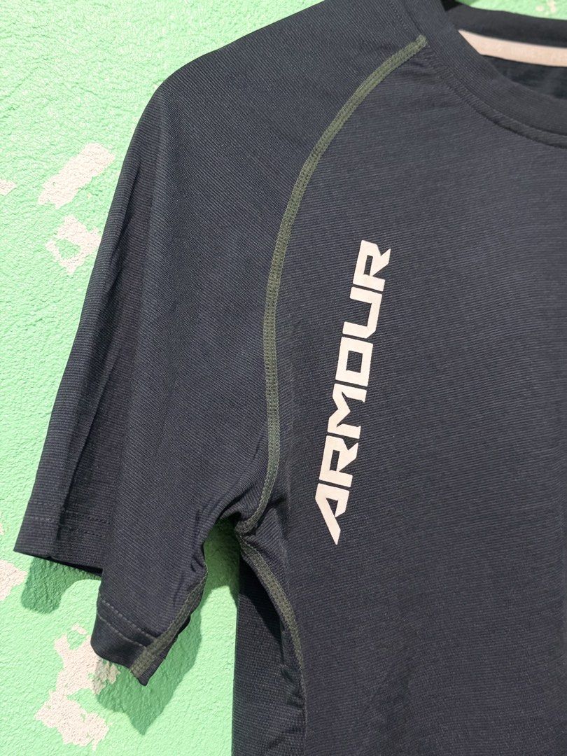 Under Armour Running Compression Tee (Category: Activewear) located in Baguio. Submitted by ragstorichesph (Listing ID 1448028524, Image 2). Description: under armour compression heat gear tee authentic excellent to as new 9.8/10 color condition W20 L28 (stretchable dri fit material) has minor hairlines on backhit but other than that no issues.
