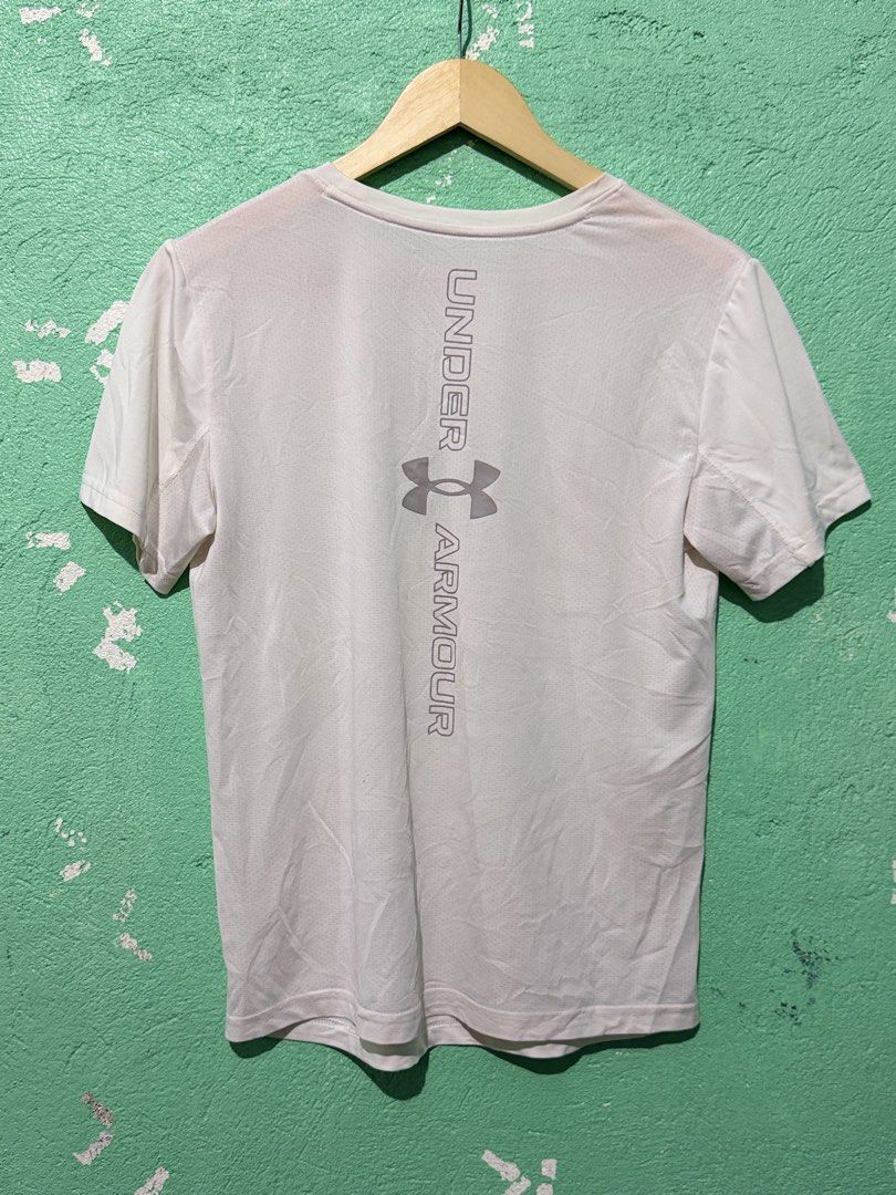 UnderArmour Dri Fit Running Tee (Category: Activewear) located in Baguio. Submitted by ragstorichesph (Listing ID 1448030221, Image 1). Description: under armour dri fit running tee excellent condition 9.5/10 color condition W20 L26 (stretchable) has minor washable stains baguio loc.