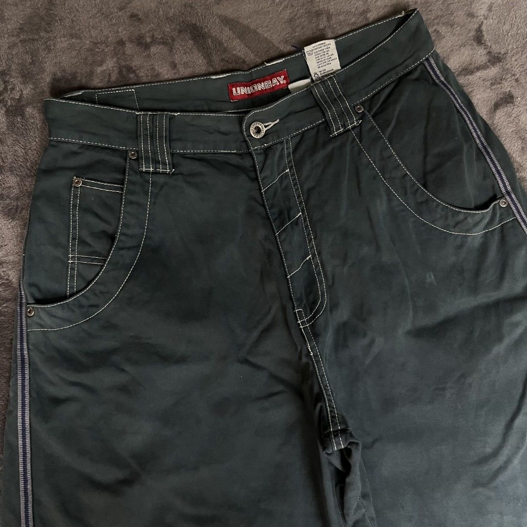 Unionbay Baggy Jorts (RARE) (Category: Shorts) located in Cabiao. Submitted by aeclark (Listing ID 1448071515, Image 2). Description: Size 32 length 23 Leg open 13 baggy shorts color rate 9.5/10 excellent condition color due to lightning my favv jorts.