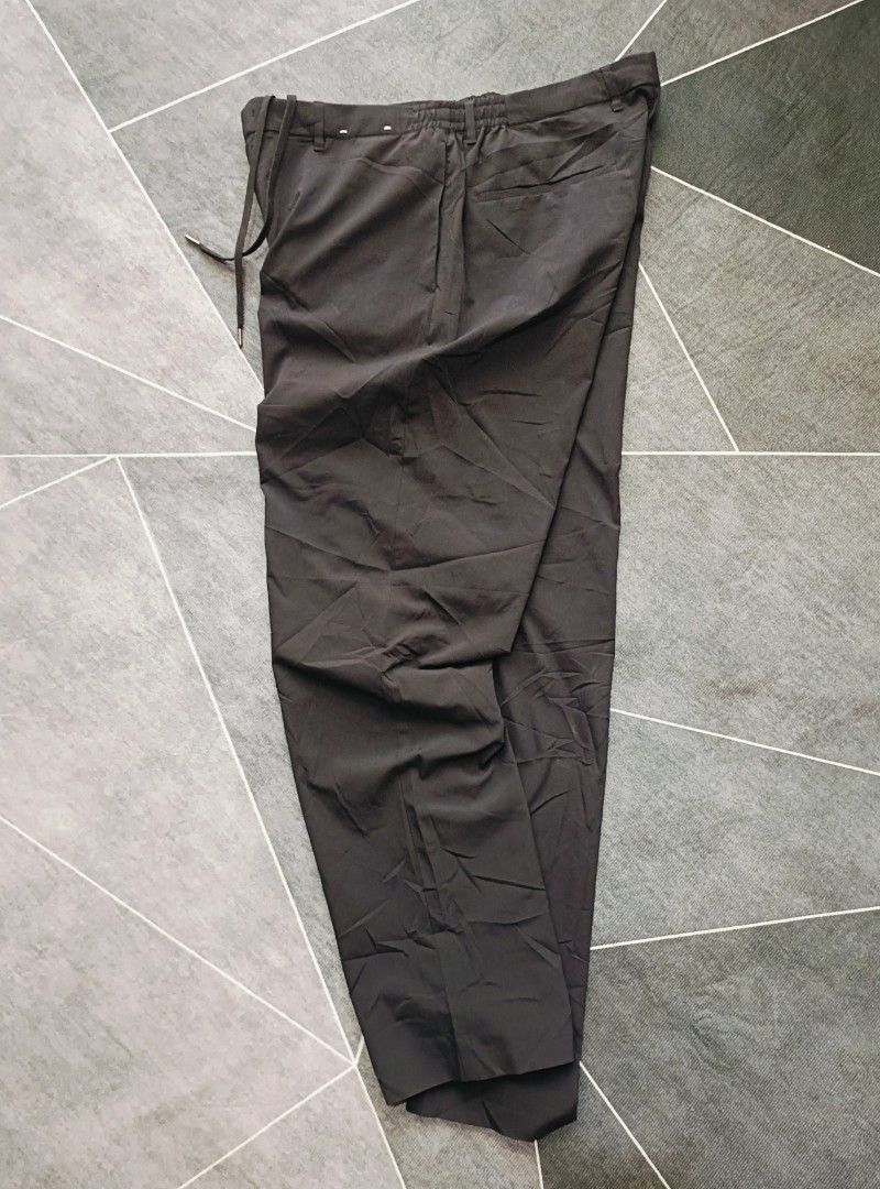 Uniqlo x Theory Trouser (Category: Trousers) located in Cebu City. Submitted by renzecamingay (Listing ID 1447918560, Image 3). Description: Uniqlo x Theory Smart Ankle Trouser (Regular Fit) Good as New Large fit Waist 34 Length 41.5 450 Plus ship Only Thank you and GOD bless ☺️.