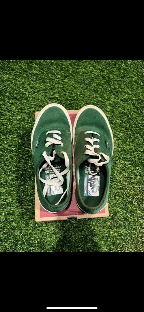 Vans ComfyCush Authentic (Category: Sneakers) located in Cyberjaya. Submitted by thisandthatnotthat (Listing ID 1448034906, Image 1). Description: Brand: Vans Model: ComfyCush Authentic Colorway: Growing Everyday Green Saiz: EU 36 / UK 3.5 / US Men 4.5 / US Women 6 / 22.5 cm Material: Suede & Canvas Upper dengan ComfyCush Midsole dan Waffle Rubber Outsole Condition: Preloved 8/10 .