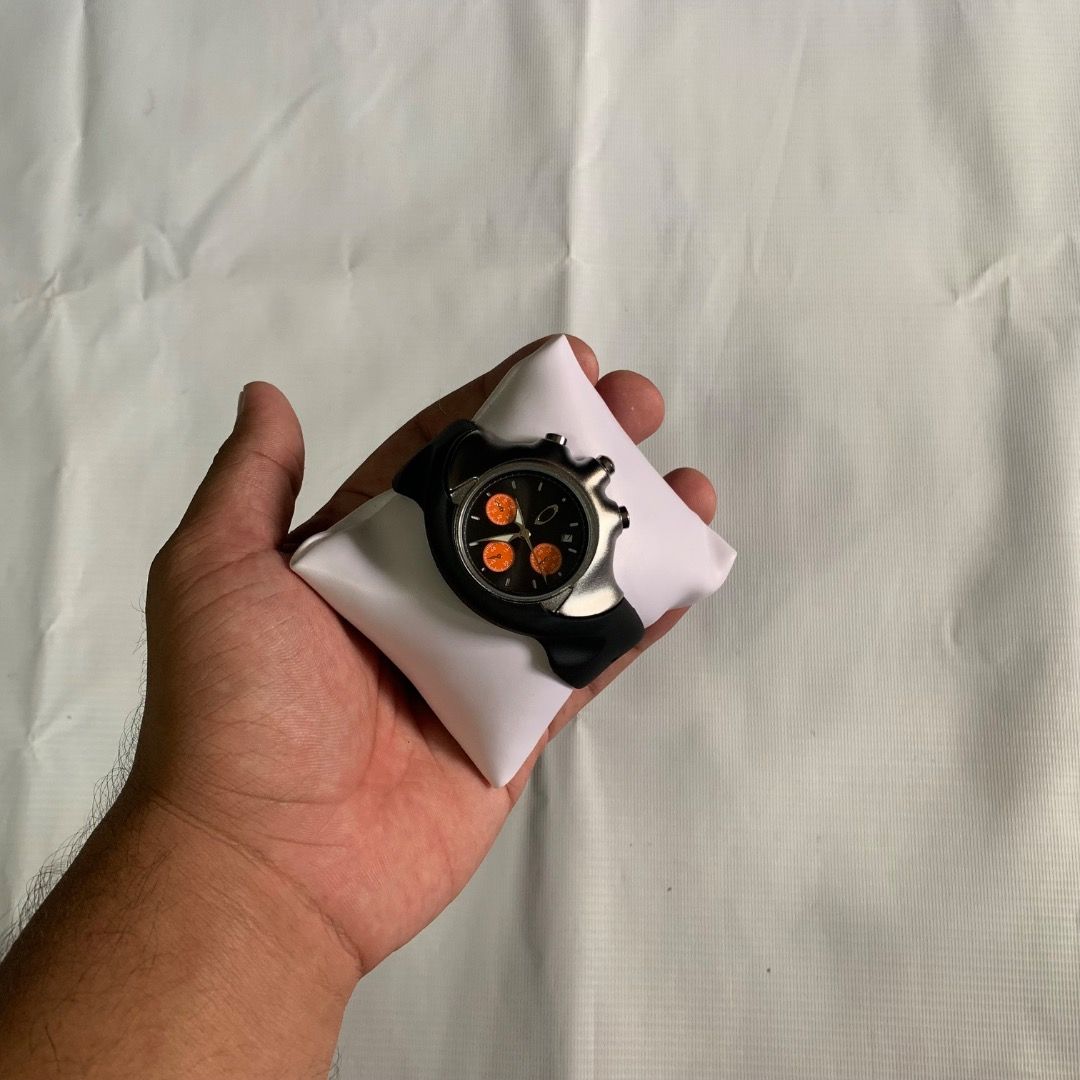 Vintage oakley chronograph watch (Category: Accessory Holder, Box & Organizers) located in Caloocan City. Submitted by andrei.v (Listing ID 1448069110, Image 2). Description: Vintage oakley chronograph watch dm me for more details, thank you .