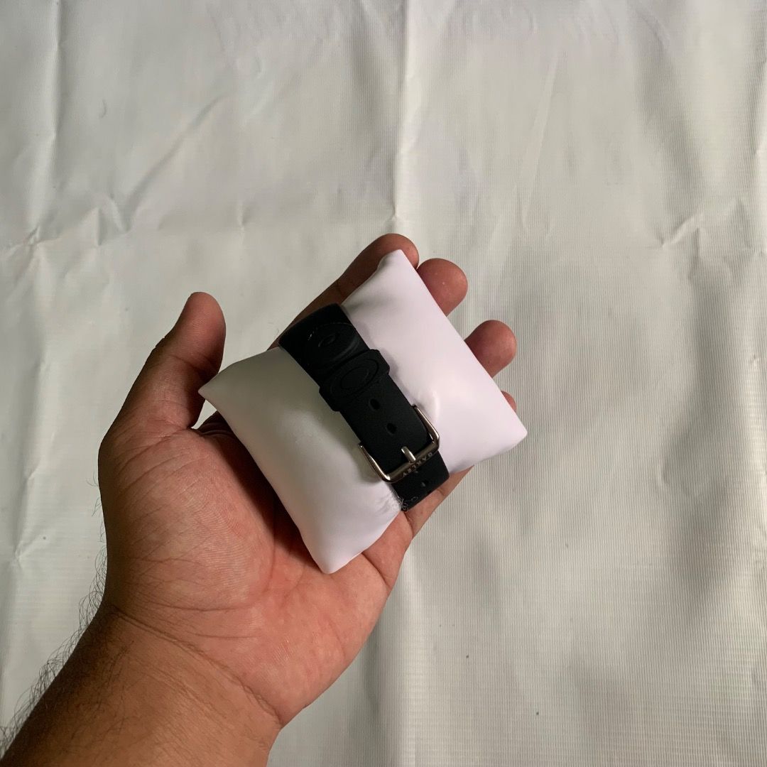 Vintage oakley chronograph watch (Category: Accessory Holder, Box & Organizers) located in Caloocan City. Submitted by andrei.v (Listing ID 1448069110, Image 3). Description: Vintage oakley chronograph watch dm me for more details, thank you .