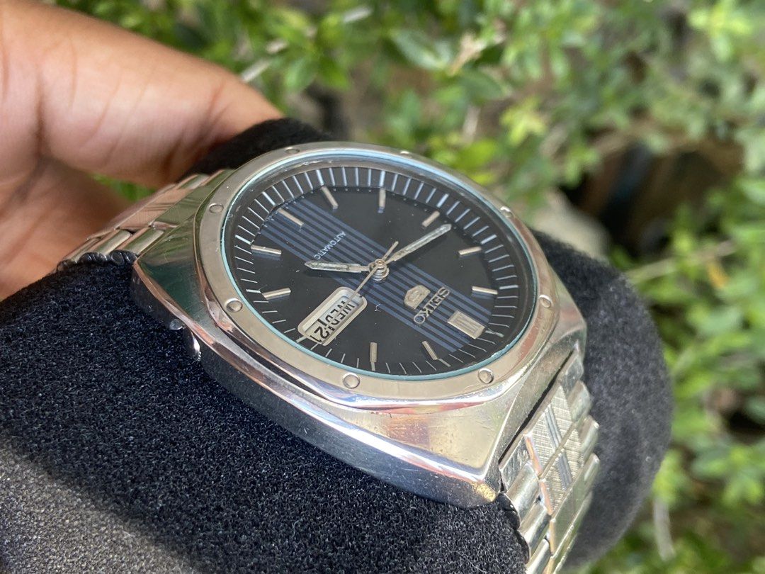 vintage Seiko 5 (Category: Men's Watches) located in Lapu Lapu. Submitted by nylrenzo (Listing ID 1448001339, Image 3). Description: For sale! This vintage Seiko 5 watch features a distinct blue-striped dial and a sturdy stainless steel case. Ready to wear. Movement is newly serviced. Glass has been polished. All original head with vstrap. 📍COP/COD with 1k downpayment. Remaining balance will be paid at LBC upon pick up. (We require 1k DP for COD