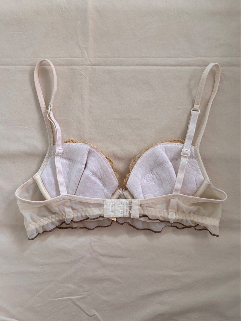 Vintage Two-Tone Lace Ruffle Underwire Bra (Category: Undergarments & Loungewear) located in Malabon City. Submitted by ellaeiry (Listing ID 1447983612, Image 2). Description: Size: 32-36B Brand: Hop Lun Condition: Perfect condition! No flaws Price: PHP 180 - color may vary due to lighting - as a second-hand garment, it may have details that went unnoticed - please don’t hesitate to message me for any inquiries, thank you! 💌 tags: coquette, cott