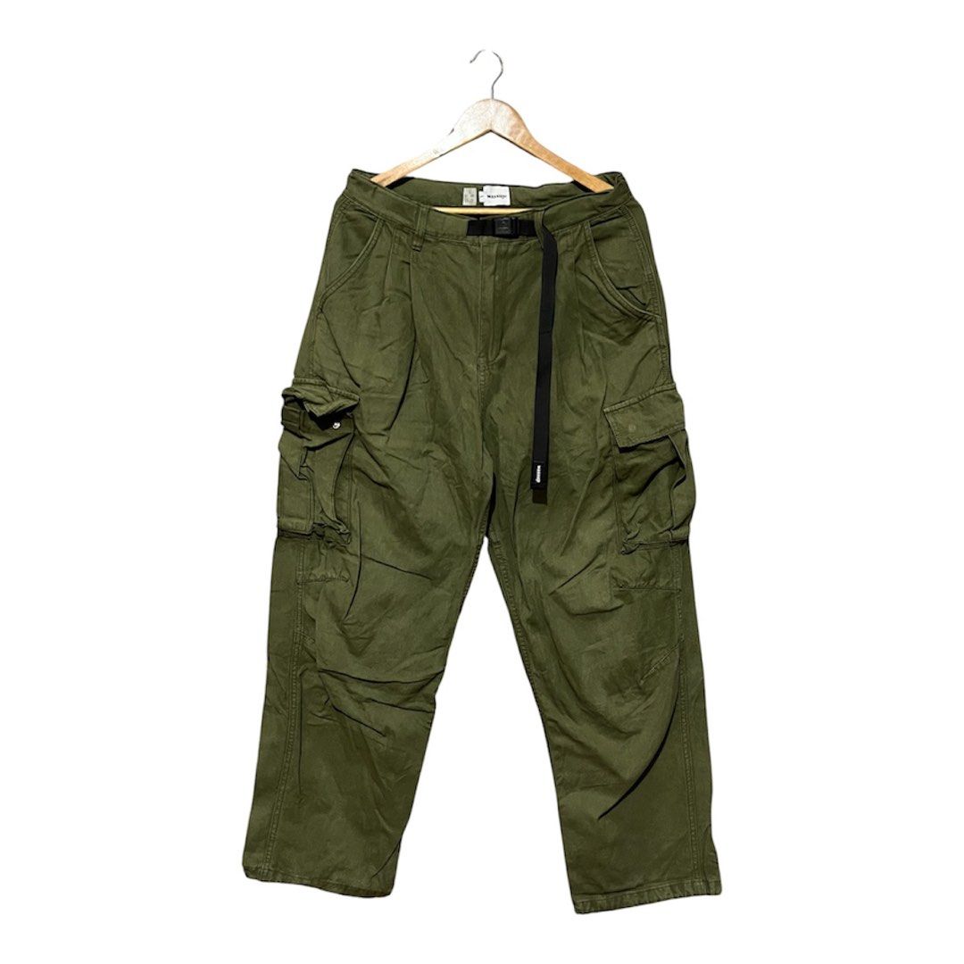 wassup army green baggy cargo pants (Category: Jeans) located in Manila. Submitted by lloydiemmfmannn (Listing ID 1447920149, Image 1). Description: wassup cargo army green pants sz L on tag w32 l42 issue: missing button pasay city .